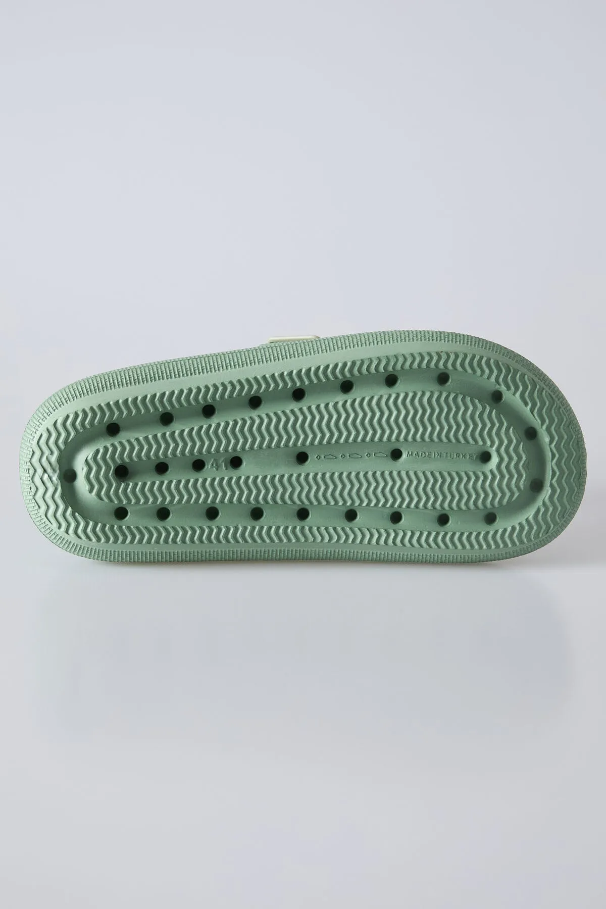 <tc>Tongs pour homme à semelle épaisse et double boucle - 89302.</tc>