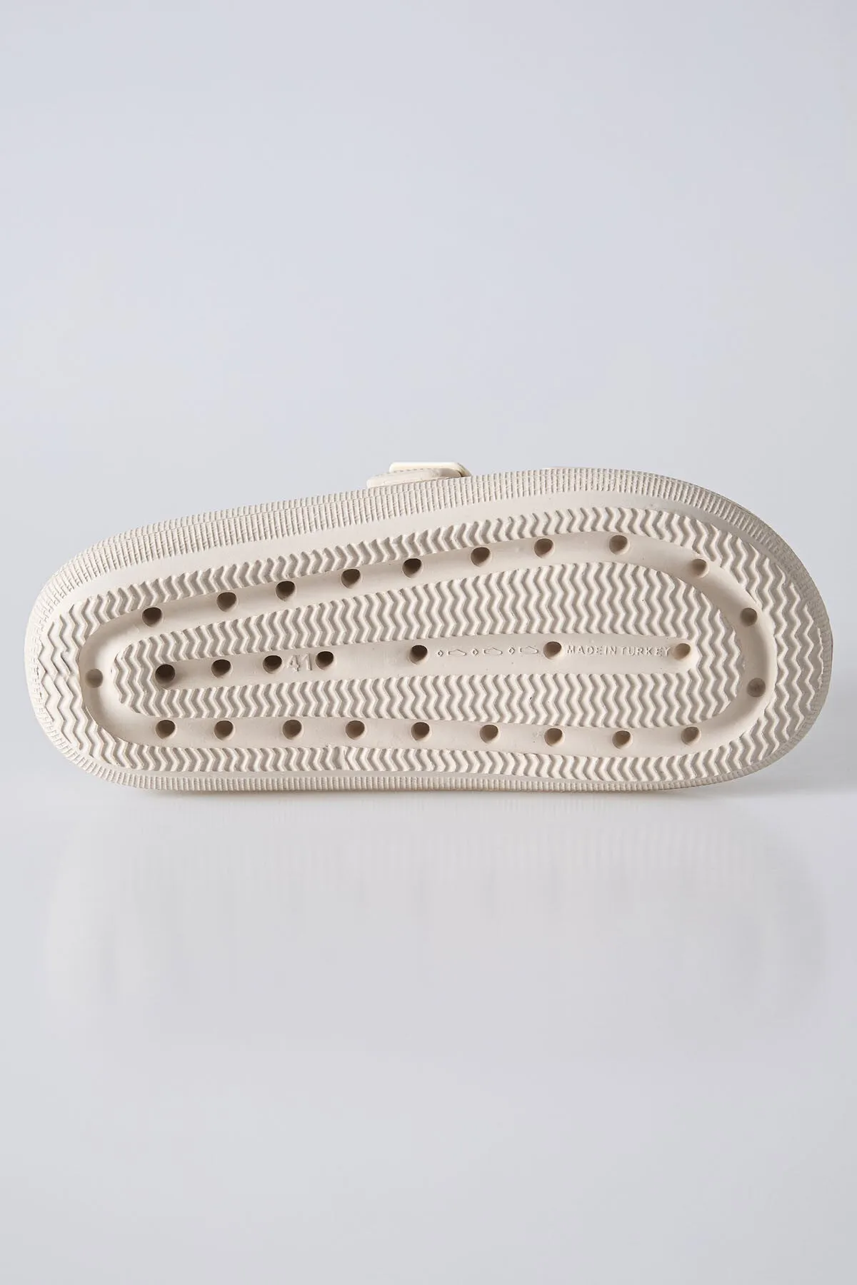 <tc>Tongs pour homme à semelle épaisse et double boucle - 89302.</tc>