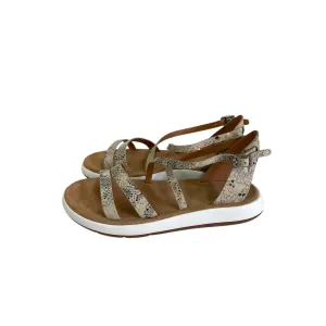 Sandals Flats By Clarks In Taupe, Size:7.5